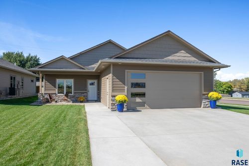 1201 S Foss Ave, Sioux Falls, SD, 57110-8517 | Card Image