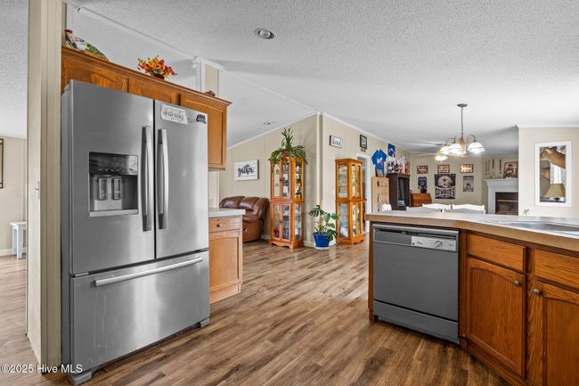 Large family size fridge. | Image 11