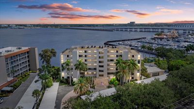 303 - 1510 1 St Avenue W, Condo with 2 bedrooms, 2 bathrooms and null parking in Bradenton FL | Image 1