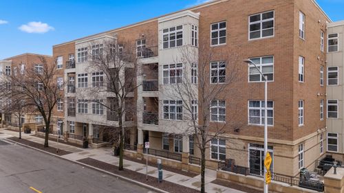 1915 N Water St, MILWAUKEE, WI, 53202-1577 | Card Image