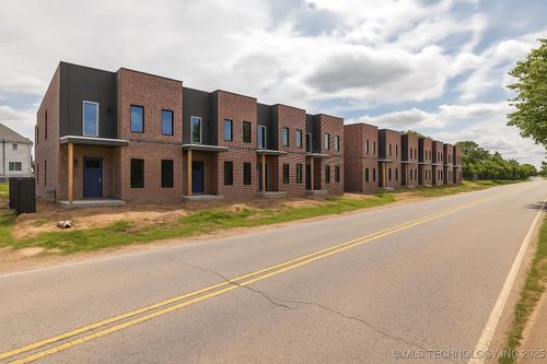 g-504 E B St, Jenks, OK, 74037-4108 | Card Image