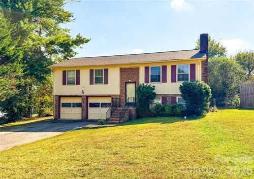 307 Meadowbrook Dr, Newton, NC, 28658-2634 | Card Image