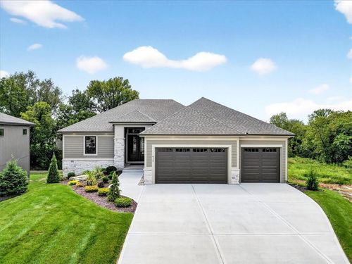 915 Savannah Ln, Greenwood, MO, 64034-9025 | Card Image