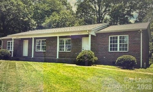 5107 Harris Farm Rd, Hickory, NC, 28602-9427 | Card Image