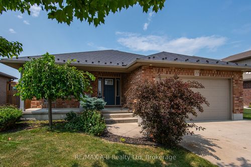 22 Millson Cres, Saint Marys, ON, N4X1E4 | Card Image