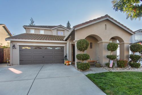 5416 Antique Rose Way, Riverbank, CA, 95367-9568 | Card Image