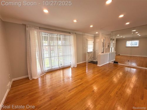 7627 Rosemary St, Dearborn Heights, MI, 48127-1656 | Card Image