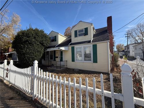 538 19th St, Dunbar, WV, 25064-2440 | Card Image