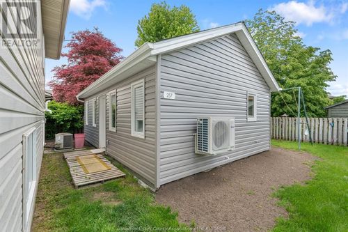 257 Wellington St, Harrow, ON, N0R | Card Image