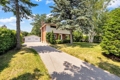 204 Hazelwood Dr, Whitby, ON, L1N3L8 | Card Image
