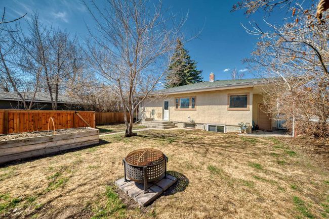 2506 21 Street Sw, Home with 3 bedrooms, 2 bathrooms and 3 parking in Calgary AB | Image 36