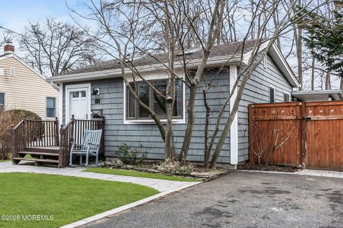 51 7th St, Belford, NJ, 07718-1706 | Card Image