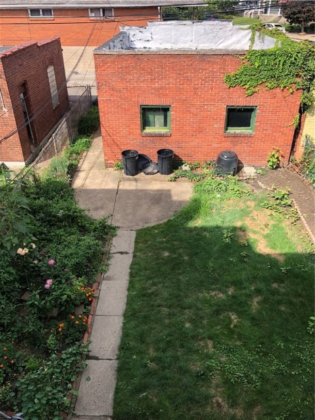 2 - 5127 Liberty Ave, Condo with 2 bedrooms, 1 bathrooms and 2 parking in Bloomfield PA | Image 21