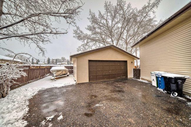 436 Dalmeny Hill Nw, Home with 4 bedrooms, 1 bathrooms and 4 parking in Calgary AB | Image 36