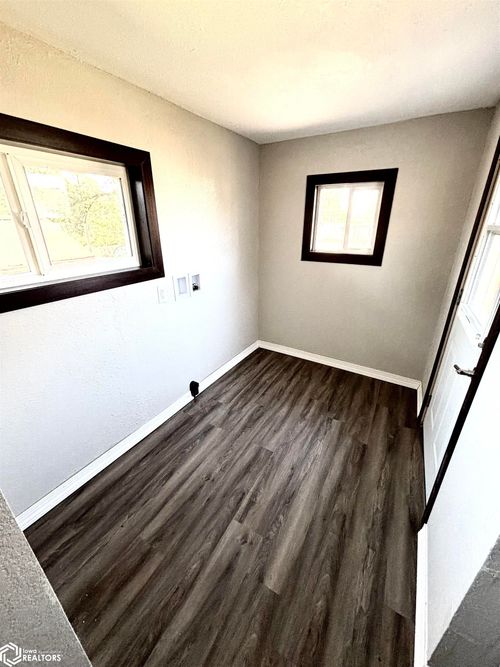 311 W Nevada St, Marshalltown, IA, 50158-2752 | Card Image