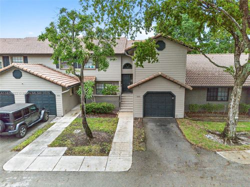 9086 Vineyard Lake Dr, Plantation, FL, 33324-6134 | Card Image