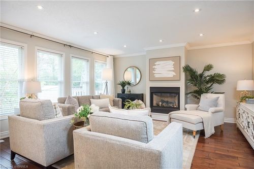 23 Baggs Cres, Cambridge, ON, N1T2E9 | Card Image