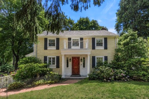 560 Worcester St, Wellesley, MA, 02481-2836 | Card Image