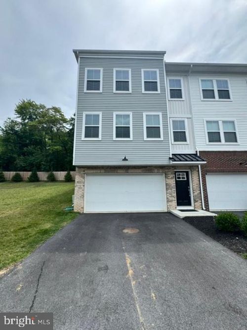 101 Four Leaf Dr, DOWNINGTOWN, PA, 19335-4054 | Card Image