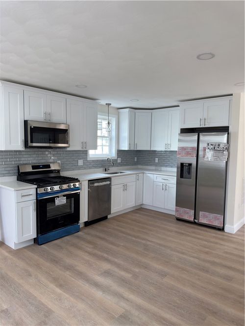 12 Price St, Providence, RI, 02907-2018 | Card Image