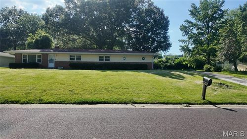 12050 Mignon Dr, Florissant, MO, 63033-5034 | Card Image