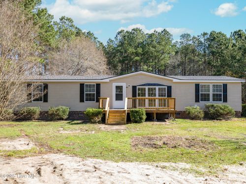 135 Edgewater Ln, Richlands, NC, 28574-5295 | Card Image