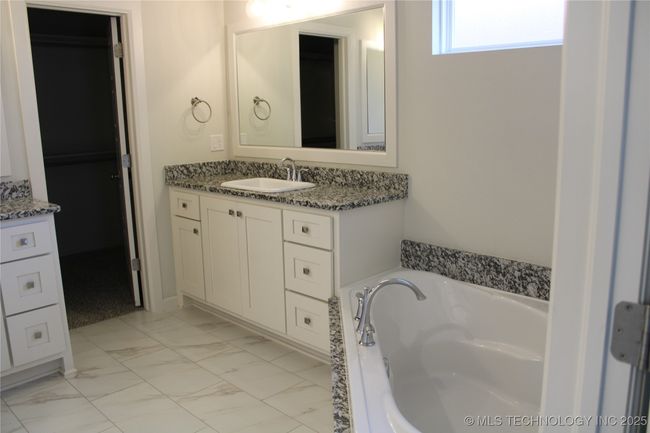 7906 Chestnut Ave, House other with 3 bedrooms, 2 bathrooms and null parking in Broken Arrow OK | Image 20