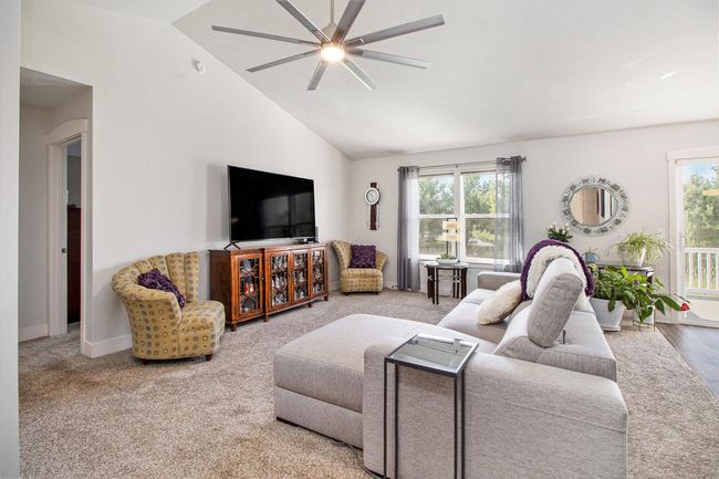 Living Area | Image 7