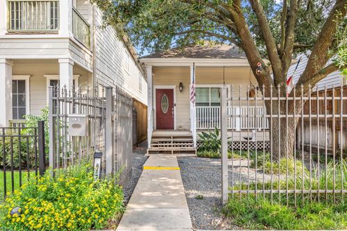 817 W 26th St, Houston, TX, 77008-1743 | Card Image