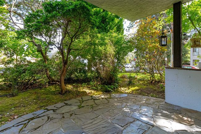 101 - 1792 Rockland Ave, Condo with 2 bedrooms, 2 bathrooms and 1 parking in Victoria BC | Image 20