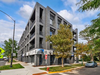 206 - 2354 W Farragut Avenue, Condo with 4 bedrooms, 2 bathrooms and 2 parking in Chicago IL | Image 2