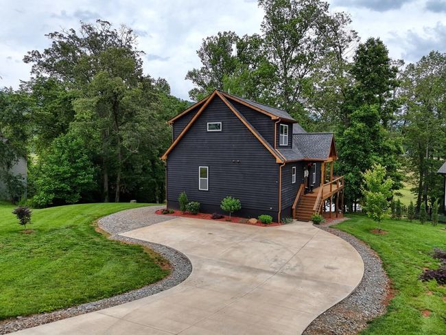 784 Sneaking Creek Dr, Home with 3 bedrooms, 4 bathrooms and null parking in Hayesville NC | Image 7
