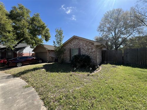 8902 Landwood Dr, Houston, TX, 77040-4716 | Card Image