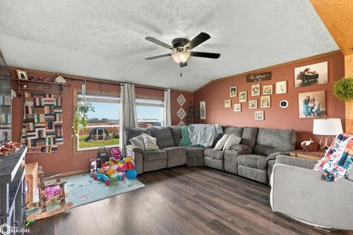 3075 170th St, Fort Madison, IA, 52627-9757 | Card Image