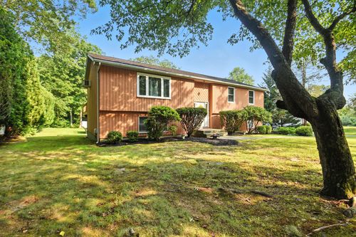 64 Dahlia Dr, Mahopac, NY, 10541-3733 | Card Image