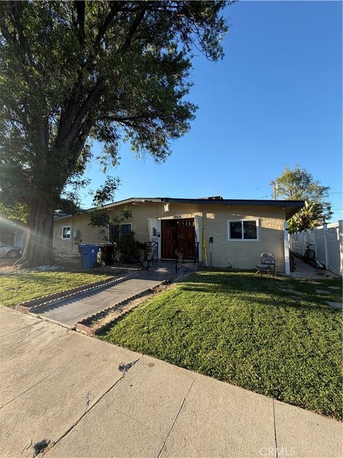 19531 Keswick St, Reseda, CA, 91335-2316 | Card Image