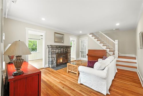 70 Oakland Ave, Harrison, NY, 10528-4318 | Card Image