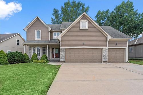 17957 W 158th St, Olathe, KS, 66062-5046 | Card Image