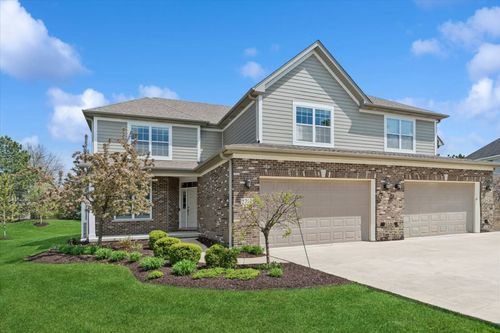 2757 Nicole Cir, Aurora, IL, 60502-3703 | Card Image