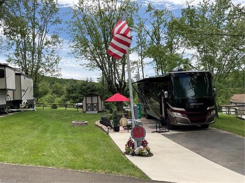 427 Saddle Ridge Dr, Ennice, NC, 28623-9449 | Card Image