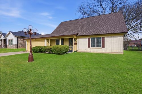 6805 Wagonet Rd, Forest Hill, TX, 76140-1345 | Card Image