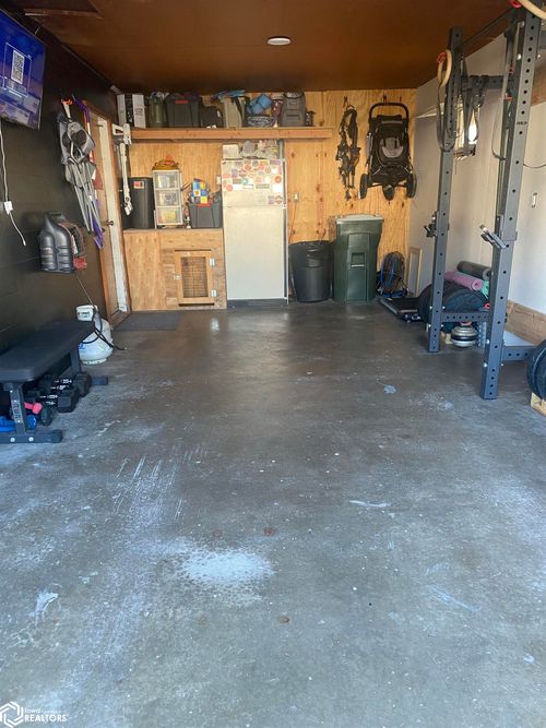 511 N Orchard St, Brooklyn, IA, 52211-9246 | Card Image