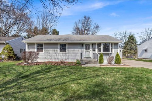 811 Tarry Ln, Amherst, OH, 44001-2034 | Card Image