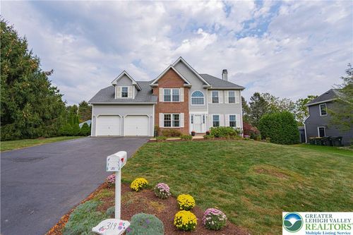 319 Hopewell Dr, Allentown, PA, 18104-8501 | Card Image