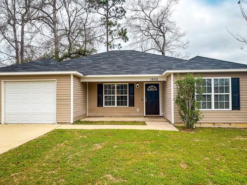 1852 Chestnut Dr, Valdosta, GA, 31602-7031 | Card Image