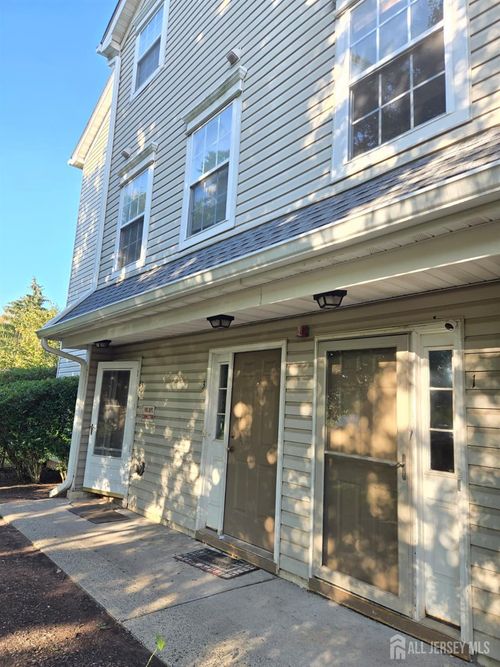 1 Newburgh Dr, Edison, NJ, 08820-4648 | Card Image