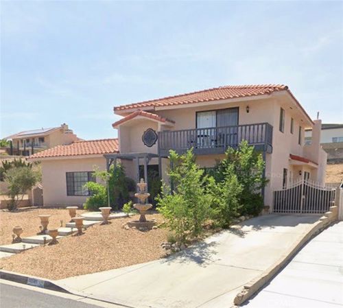 13580 Chinquapin Dr, Victorville, CA, 92395 | Card Image