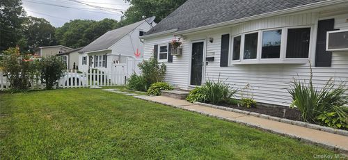 211 Parkway Blvd, Wyandanch, NY, 11798-4300 | Card Image