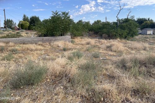 37 Bridge St, Yerington, NV, 89447-3009 | Card Image