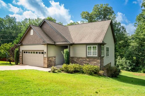 121 Albus Dr, Wellford, SC, 29385-9070 | Card Image
